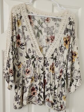 Cream Floral Lace-Trim V-Neck Peasant Blouse